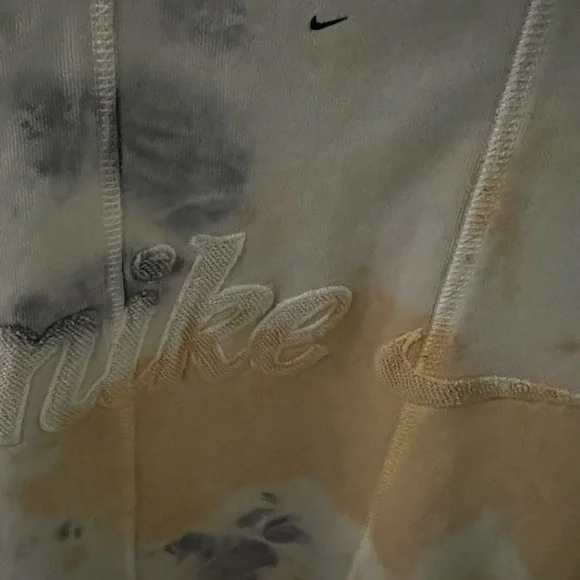 Nike Men's Size Large Tie-Dye Hooded Sweatshirt in Cream, Yellow and Gray - Picture 4 of 8